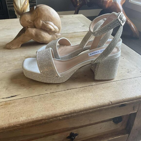 NEW STEVEN MADDEN RHINESTONE HEELS - SIZE: 9 - Picture 4 of 6